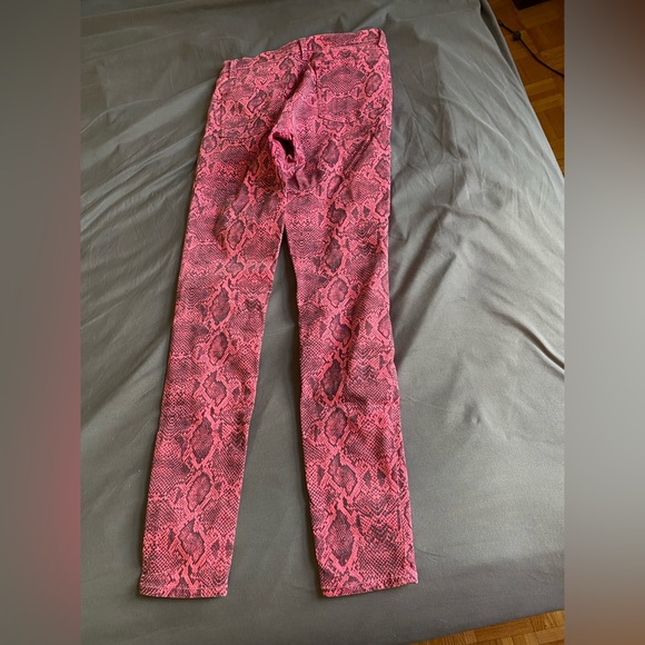 Women’s J Brand Pink Faux Snakeskin Print Skinny Jeans - SIZE 28 - Picture 2 of 5